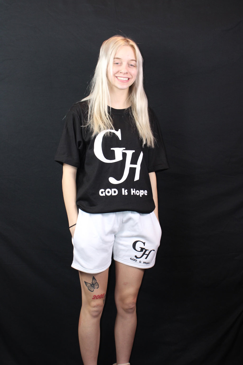 T-shirt  - GOD is Hope
